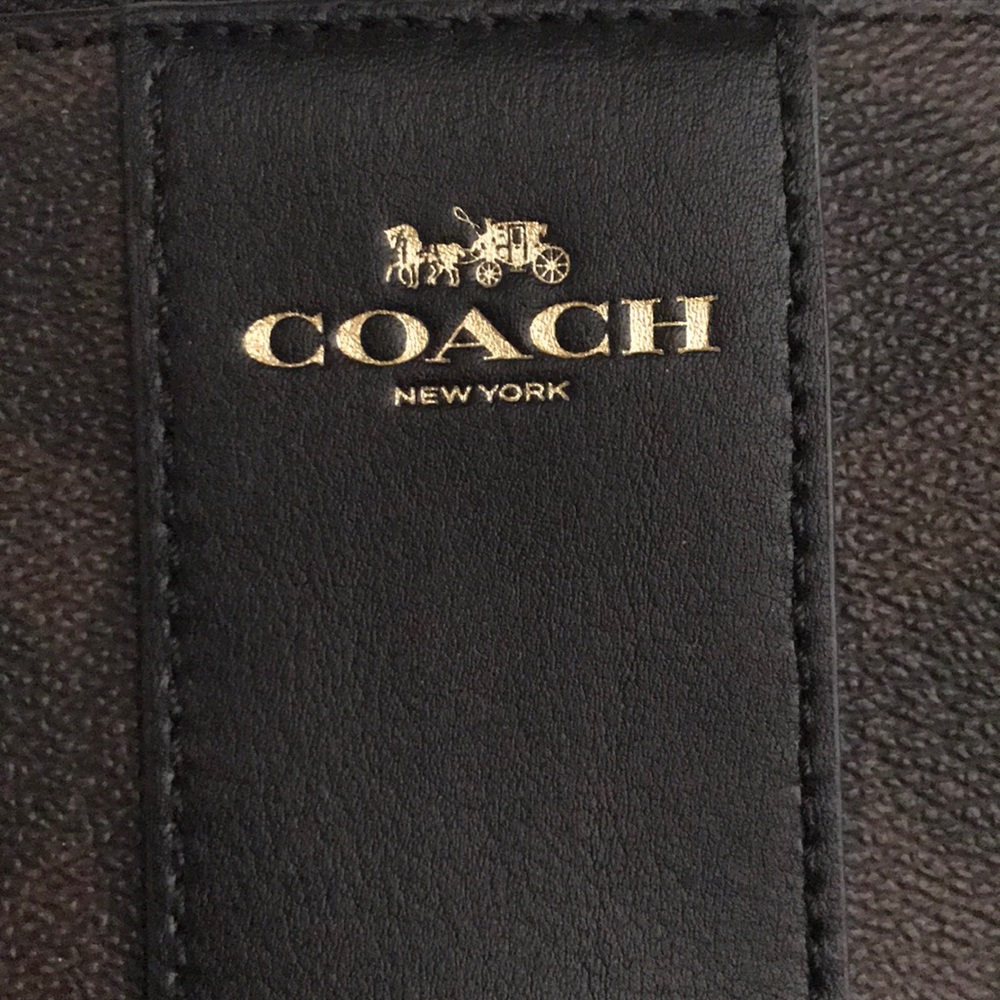SOLD ON NEXTDOOR Coach wristlet - Picture 2 of 4